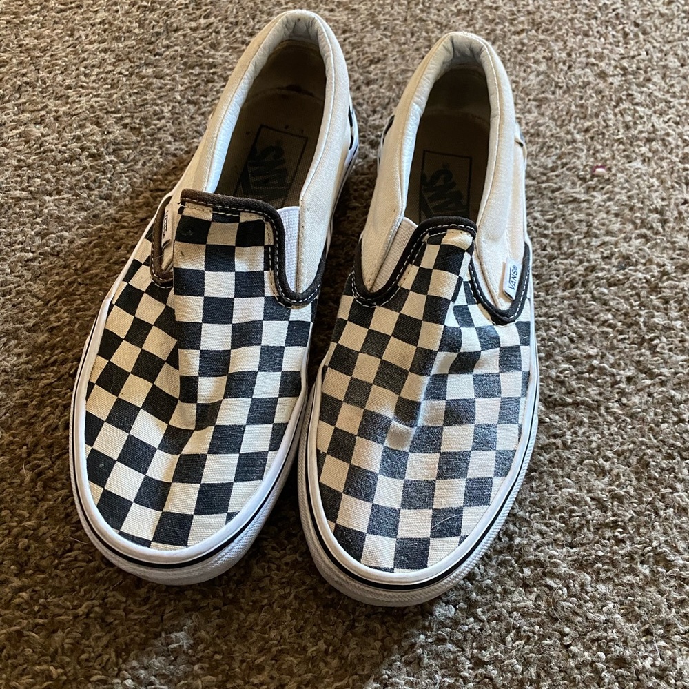 Women’s size 7.5 slip on, super comfy!